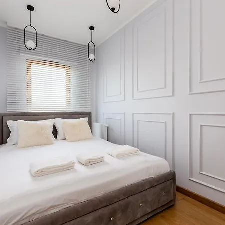 Nadmotlawie Chic By Bookinghost