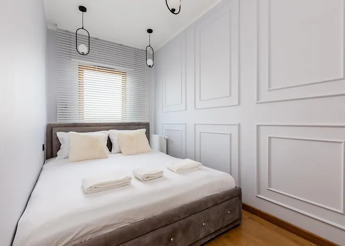 Nadmotlawie Chic By Bookinghost